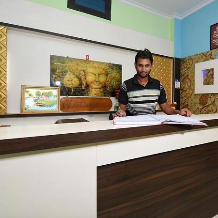 Oyo 4409 Hotel Chaitanya Inn Váránaszi Kültér fotó